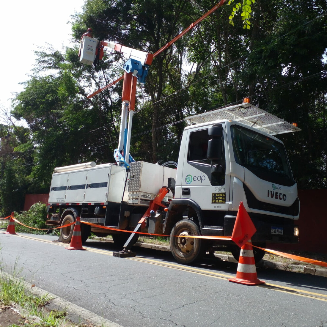 EDP realiza mutirão de poda de vegetação próxima à rede elétrica em Poá e Ferraz