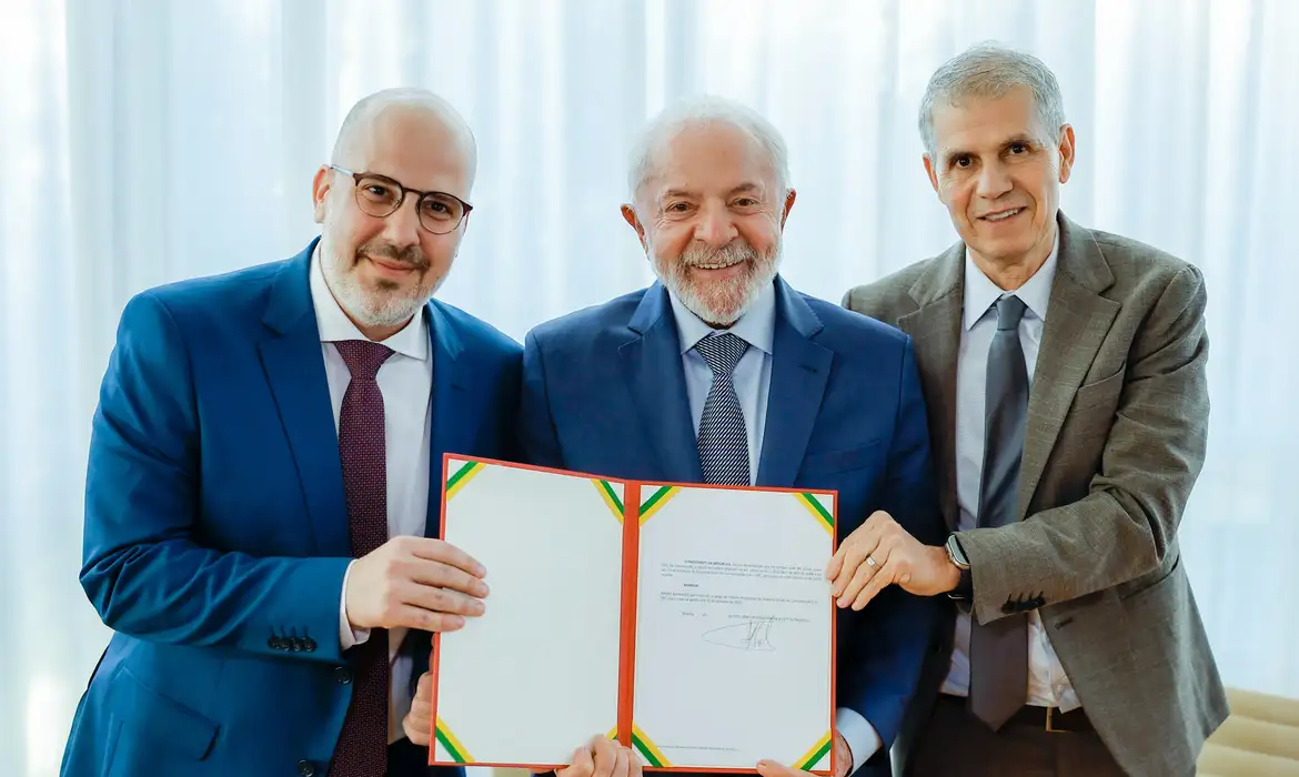 Lula assina nomeação de André Basbaum para a presidência da EBC 