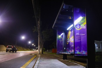 Guararema amplia instalação de pontos de ônibus modernos e iluminados 