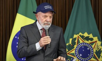 Lula defende regulação de big techs durante reunião ministerial