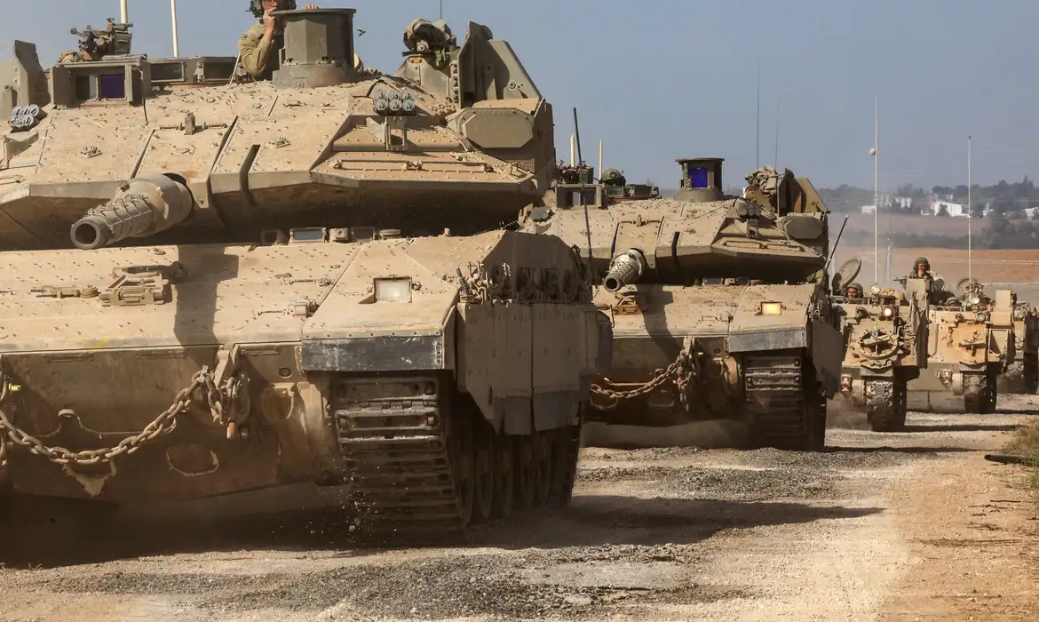 Tanques israelenses se aproximam da Cidade de Gaza