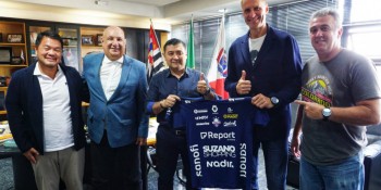 Prefeito recebe ex-jogador russo multicampeão no voleibol suzanense