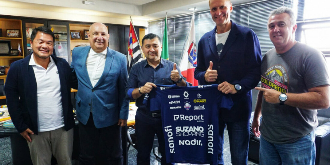 Prefeito recebe ex-jogador russo multicampeão no voleibol suzanense