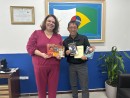 Presidente da Câmara recebe psicóloga homenageada com Título de Cidadã Suzanense