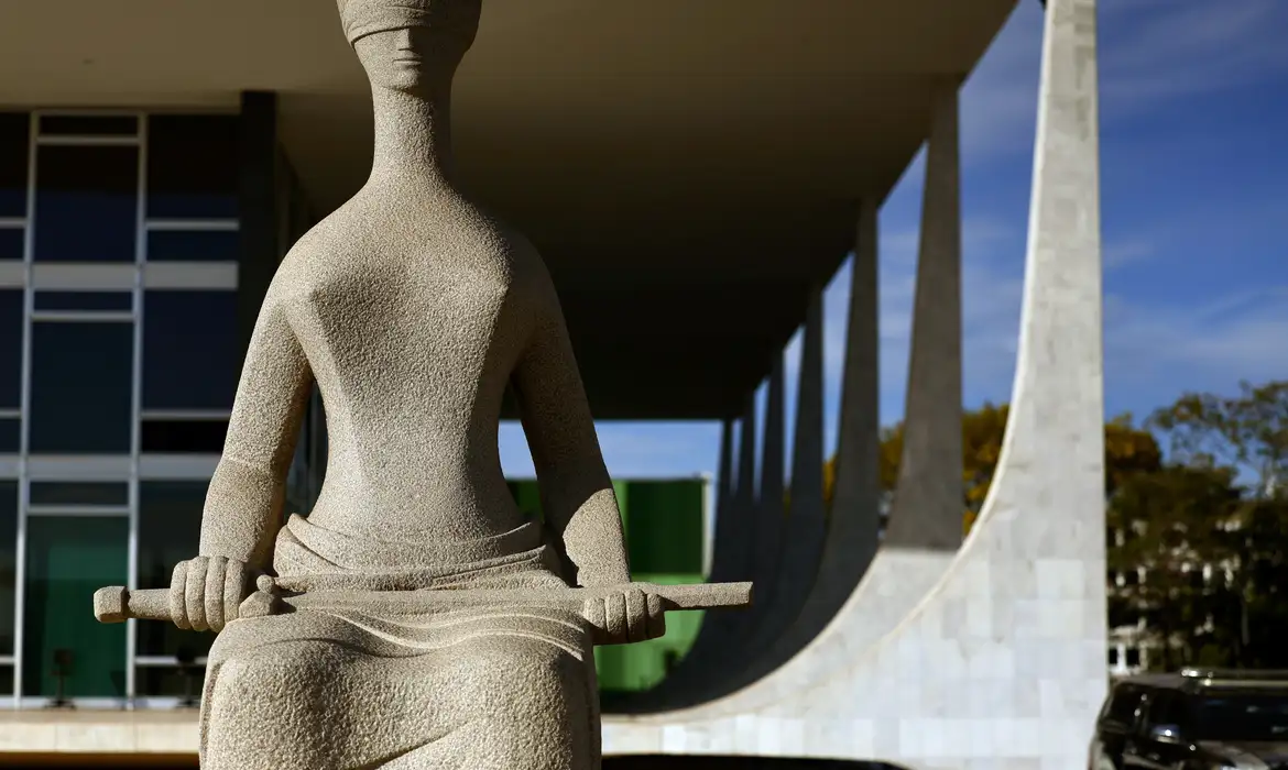 Advogado diz que fará "defesa verdadeira" e que Bolsonaro não está bem