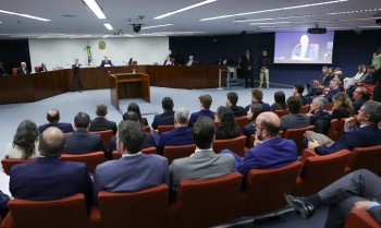 Após PGR, julgamento de Bolsonaro tem intervalo e voltará com defesas