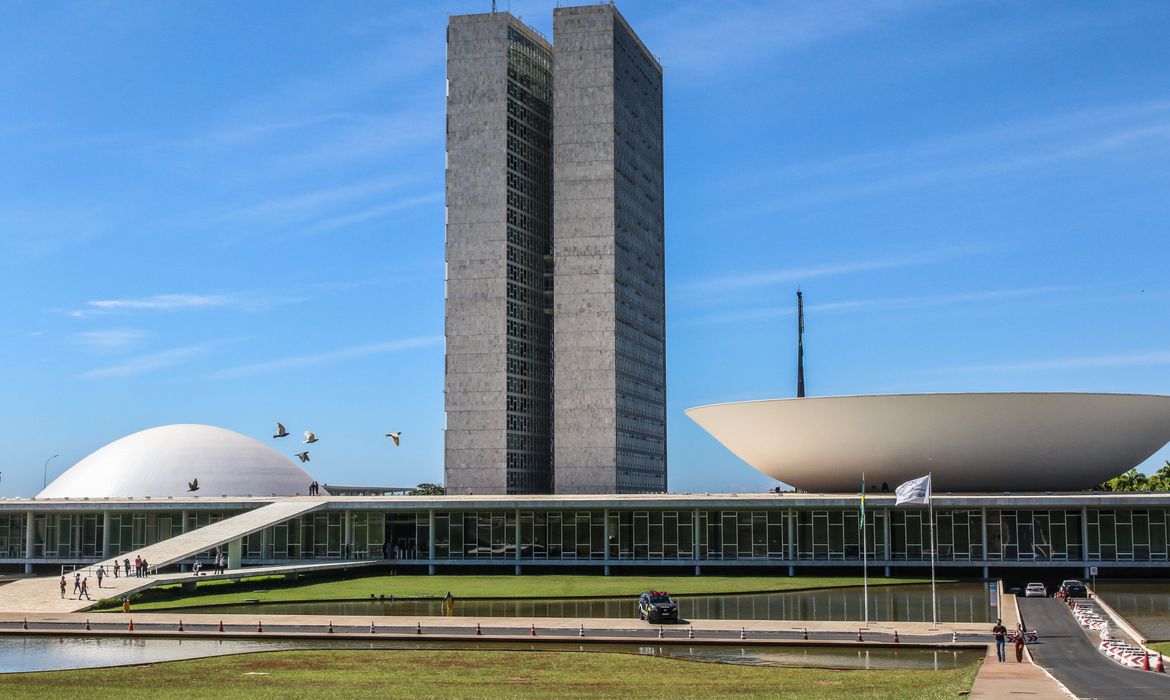 “Combinaram não enxergar nada”, diz advogado sobre descontos do INSS