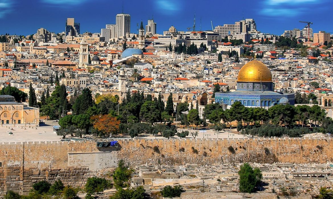 Tiroteio em Jerusalém deixa várias pessoas mortas e feridas