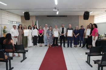 Escolas municipais de Poá recebem prêmio por avanços na alfabetização