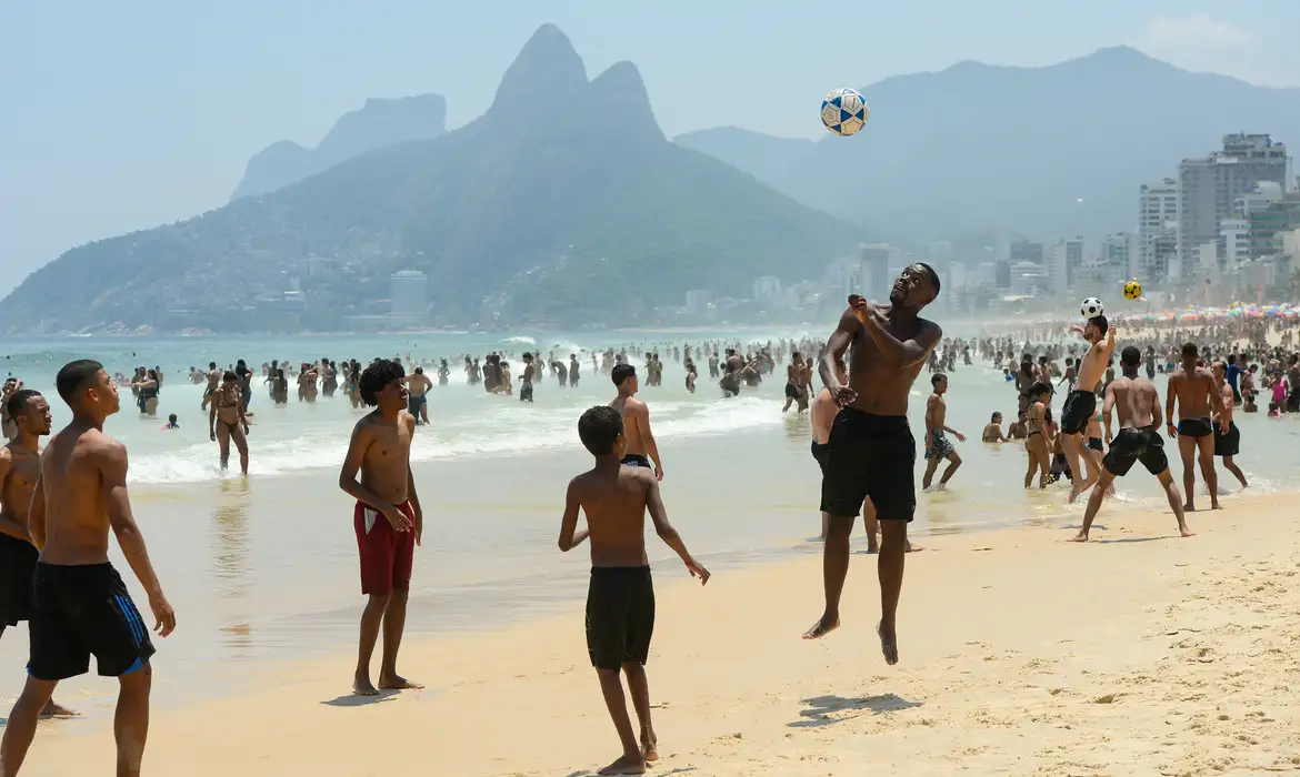 Chegada de uma frente fria não impede veranico no Rio de Janeiro