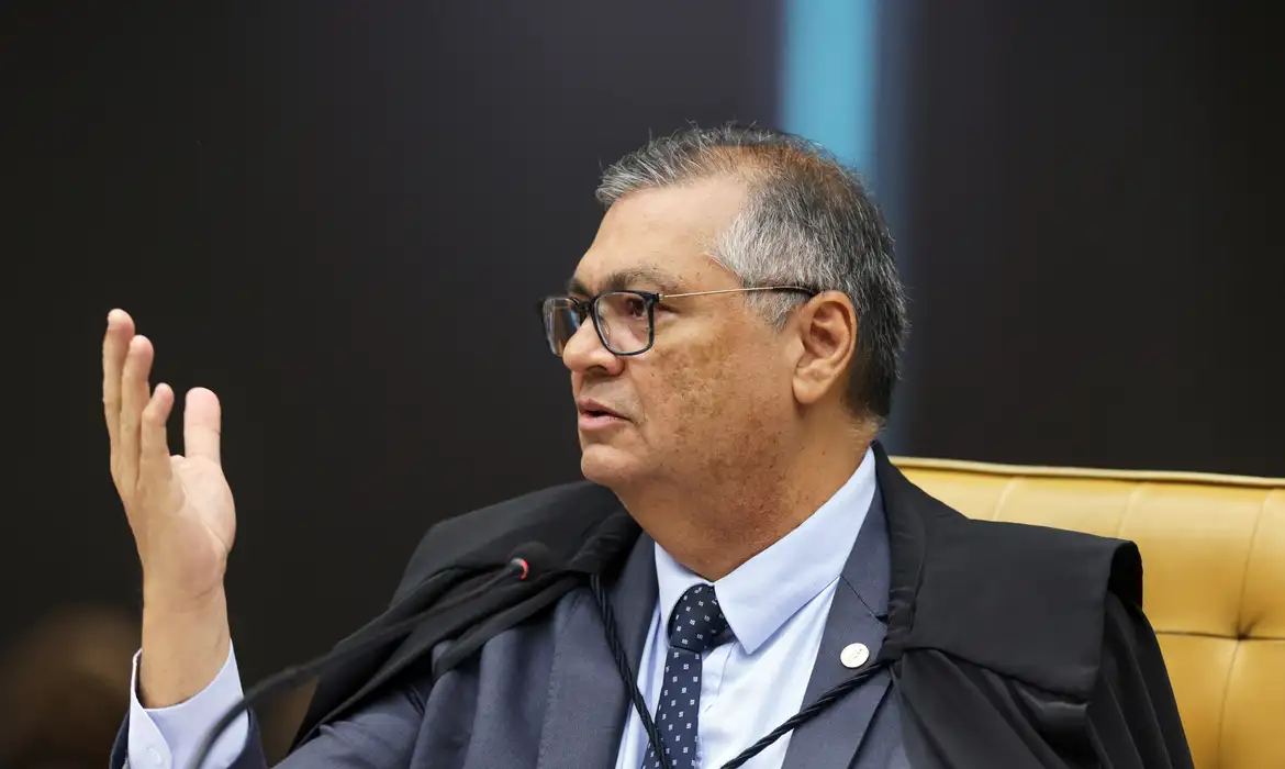 Dino diz que STF não vai se intimidar com tweet de governo estrangeiro