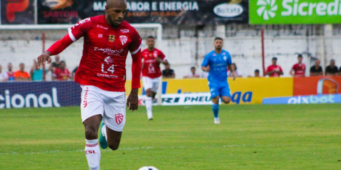 Atacante é suspenso por 2 anos por envolvimento em esquema de apostas