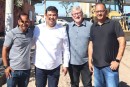 Prefeito de Suzano acompanha obras de pavimentação no Parque Maria Helena