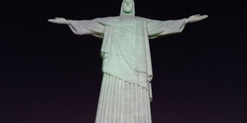 Cristo ganha hoje cores rosa e azul contra o câncer de mama e próstata