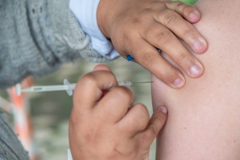 Saúde intensifica vacinação contra o HPV para adolescentes e jovens de 9 a 19 anos 