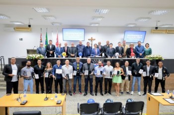 Câmara de Suzano realiza homenageia profissionais de Educação Física