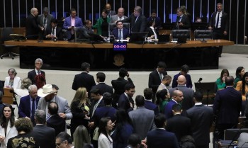 Câmara aprova texto que dificulta denúncia criminal contra parlamentar