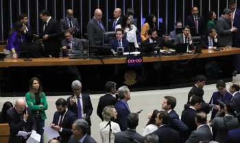 Câmara derruba voto secreto em PEC da Blindagem por falta de quórum