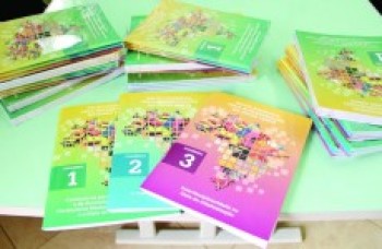 Ferraz distribui materiais do Pnaic para professores