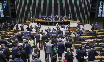 Câmara aprova urgência para projeto de anistia a golpistas