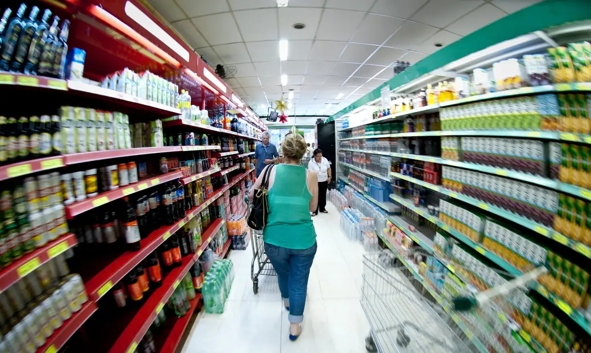 SP: cesta básica tem queda puxada por melhora no valor de proteínas