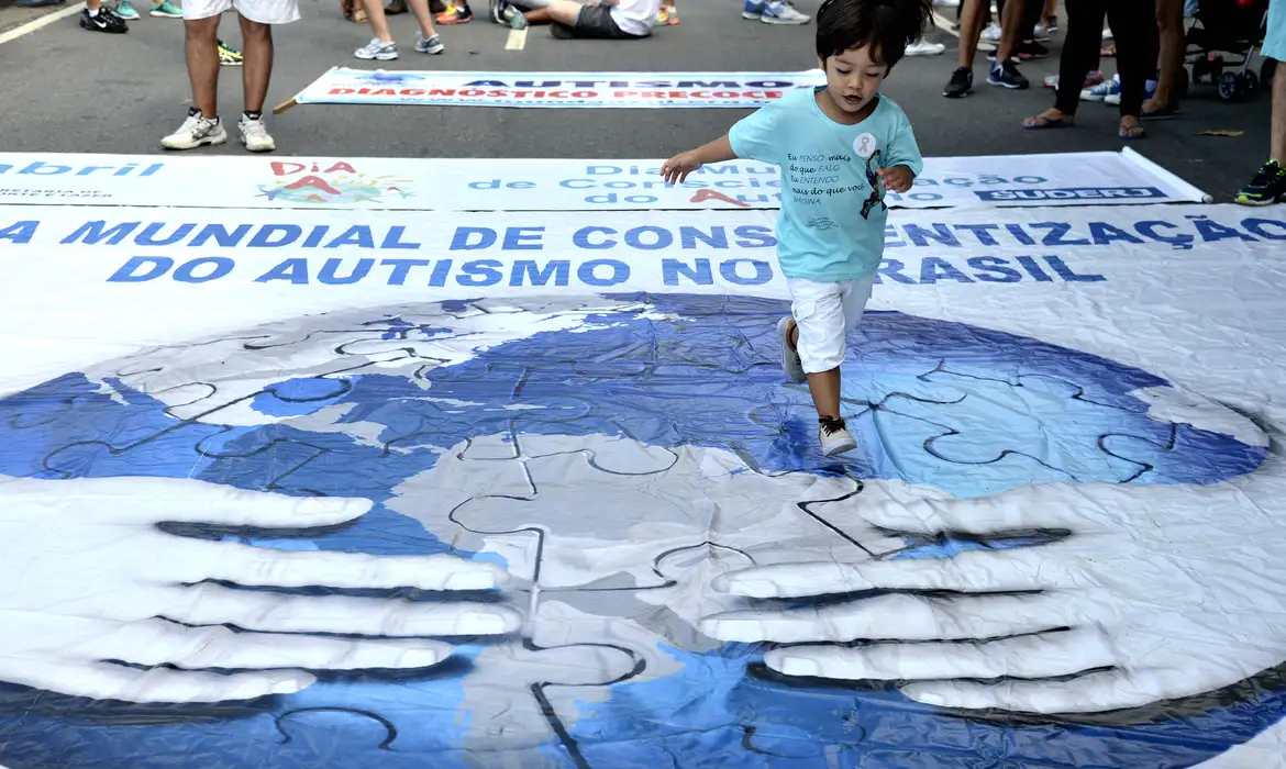 Autismo: nova linha de cuidado pede teste a partir dos 16 meses