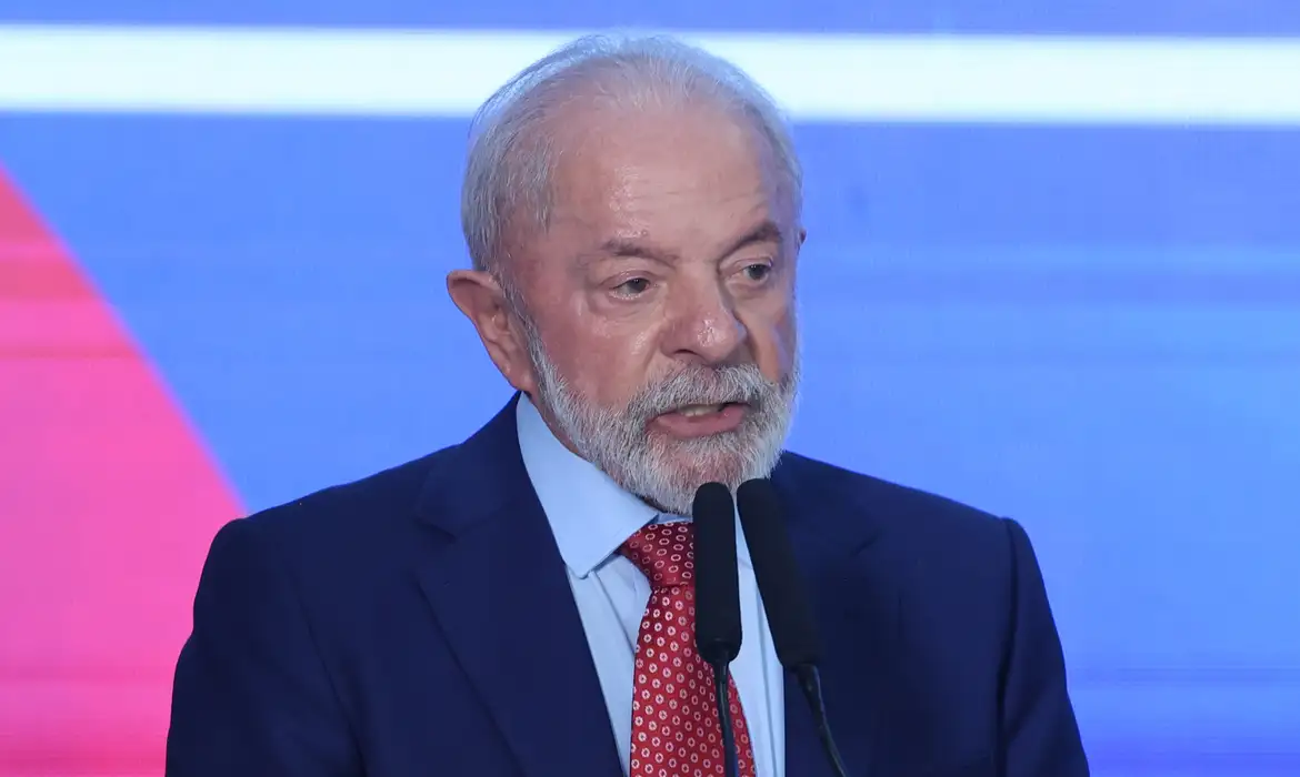 Lula diz que manifestações são “espetáculo da democracia” 