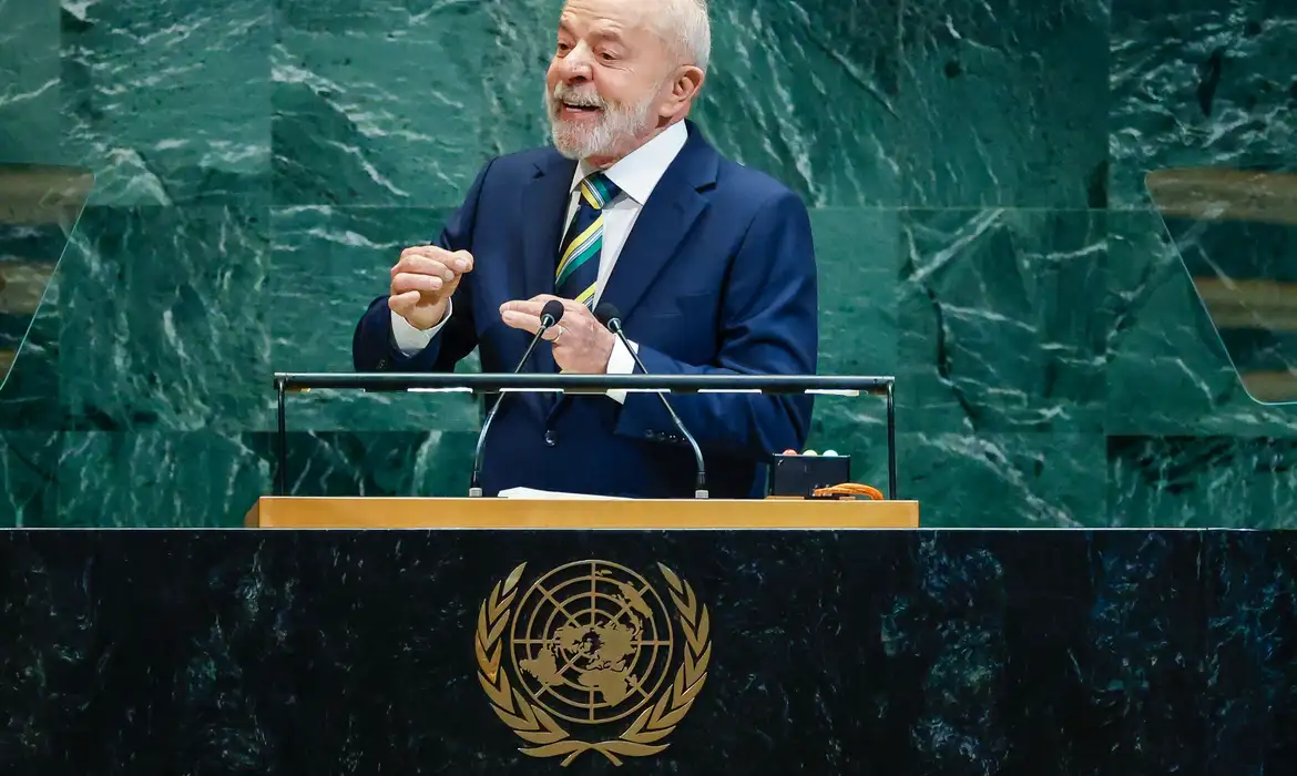 Lula diz que regulação de big techs evita “terra sem lei” na internet