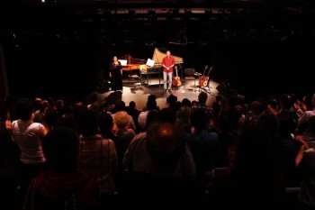 Duo Viola & Cravo traz combinação rara de instrumentos em passagem da turnê por Mogi