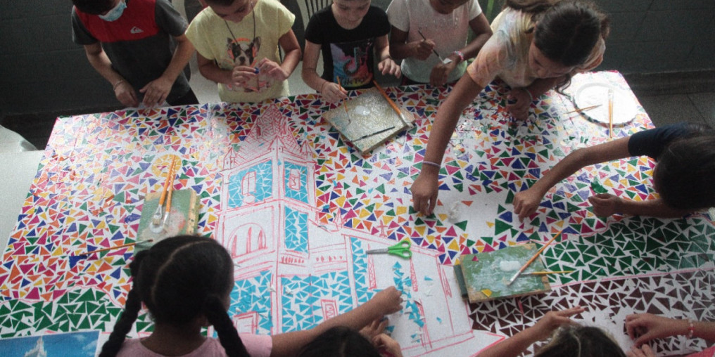 Alunos de Centro Cultural Palmeiras criam mosaico