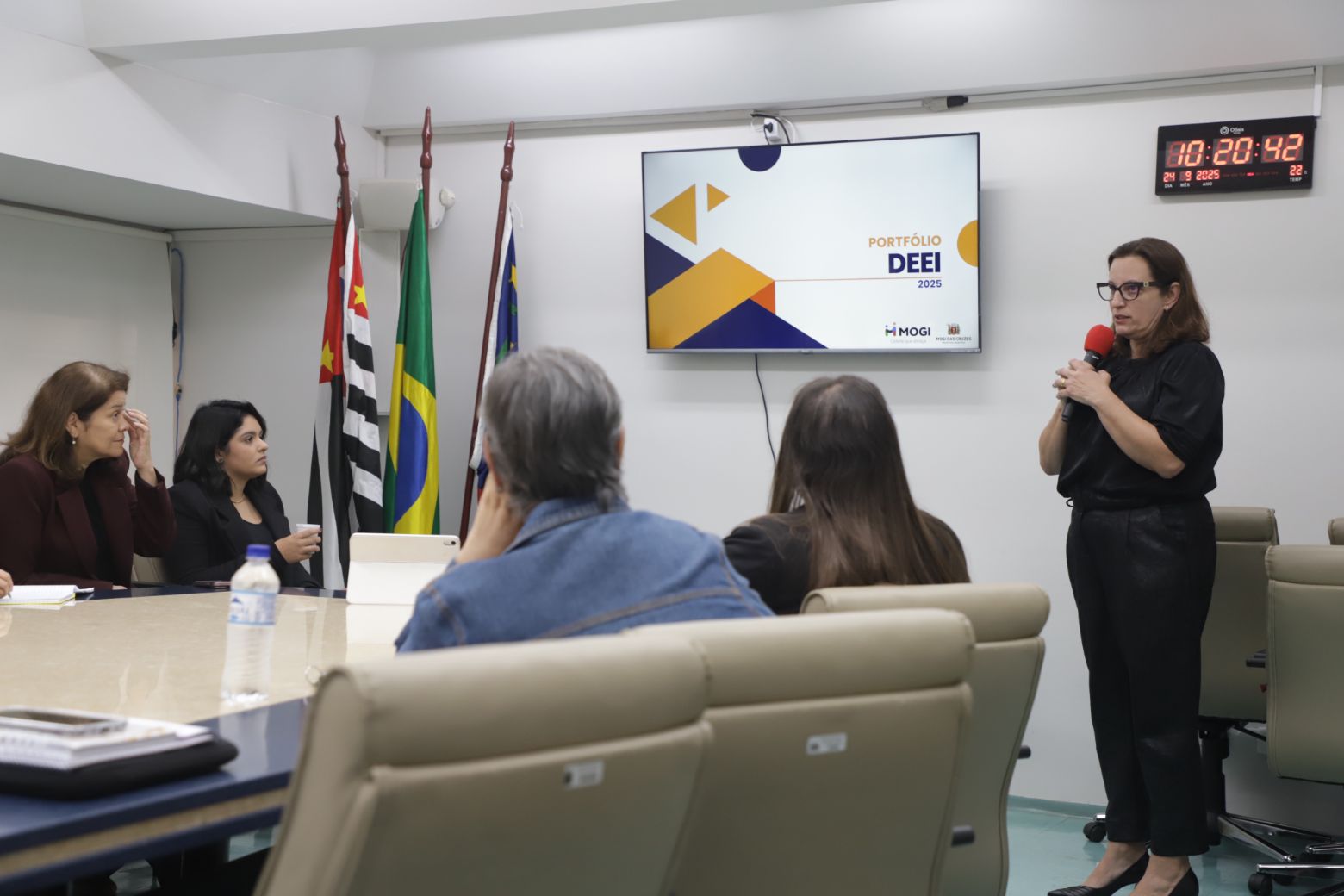 Vereadores debatem atuação da Escola Clínica para Pessoas com TEA