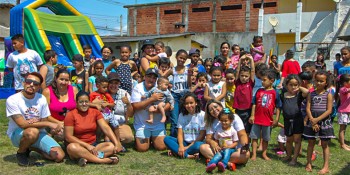 Crianças participam de festa organizada pelo Magic City