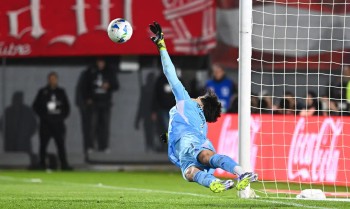 Rossi brilha nos pênaltis e garante classificação do Flamengo