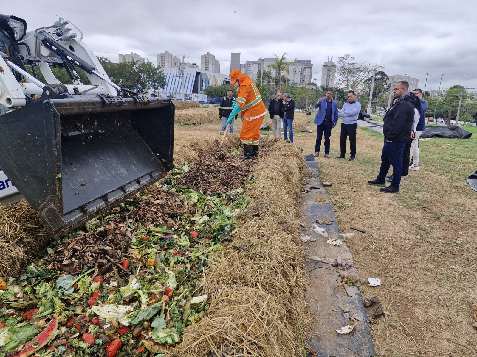 Suzano estuda implantação de projeto que transforma resíduos de feiras em adubo orgânico