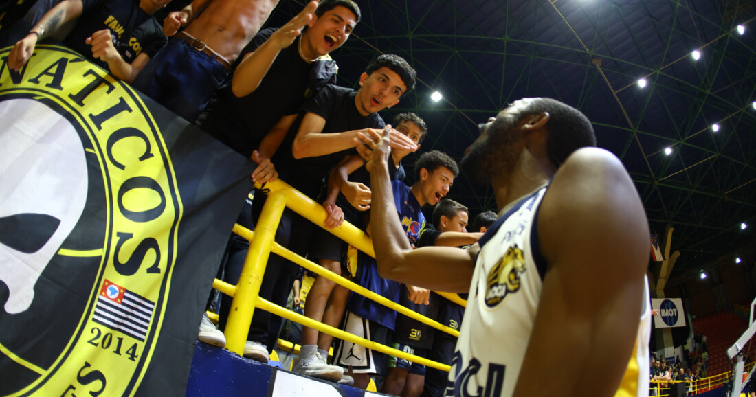 Mogi Basquete inicia semifinal contra o Pinheiros com ingressos gratuitos para a torcida