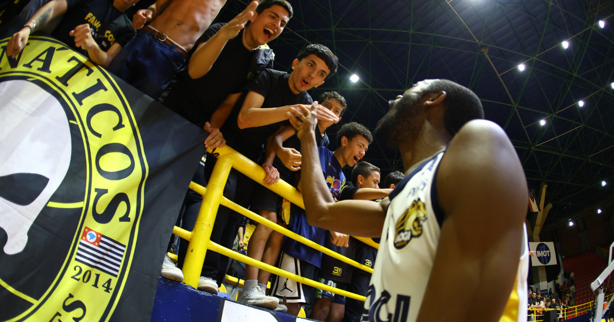 Mogi Basquete inicia semifinal contra o Pinheiros com ingressos gratuitos para a torcida