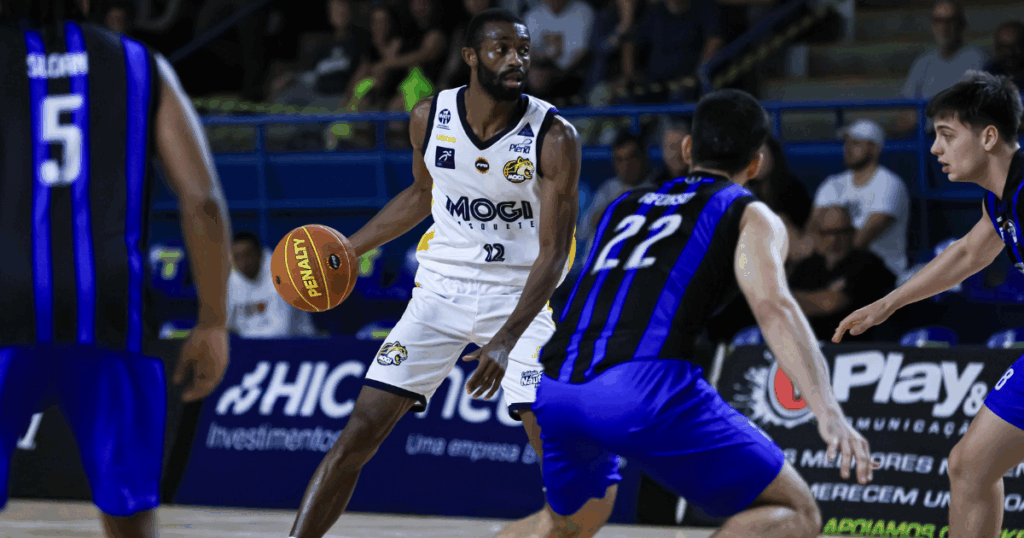 Mogi Basquete vence Pinheiros fora de casa e larga na frente nas semifinais do Paulista