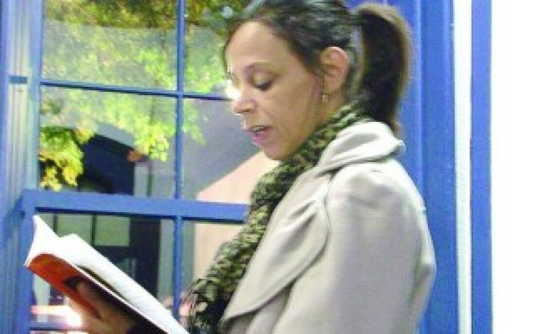 Maria Lourdes da Silva revela seu talento no universo literário