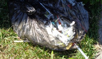 Cerca de 300 seringas e agulhas descartadas irregularmente são recolhidas em Jundiapeba