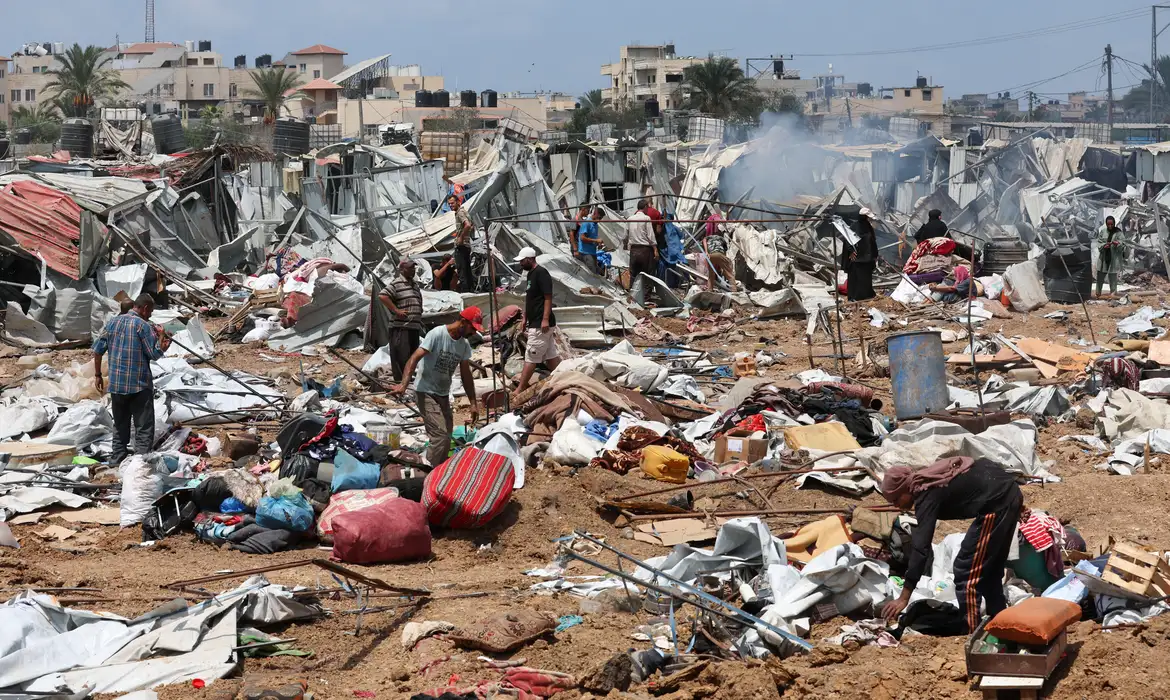 Israel bloqueia estrada para cidade de Gaza e dá ultimato à população