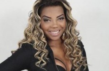 Ludmilla e Roberto Carlos no palco