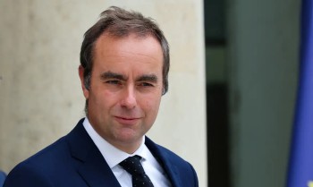 Premiê francês renuncia horas depois de ser nomeado