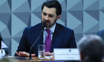 CPMI do INSS: empresário responde a relator, mas se cala para comissão