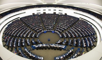 Parlamento da UE aprova novas regras que facilitam suspensão de visto