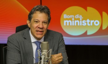 Tarifaço prejudicou mais que beneficiou população dos EUA, diz Haddad