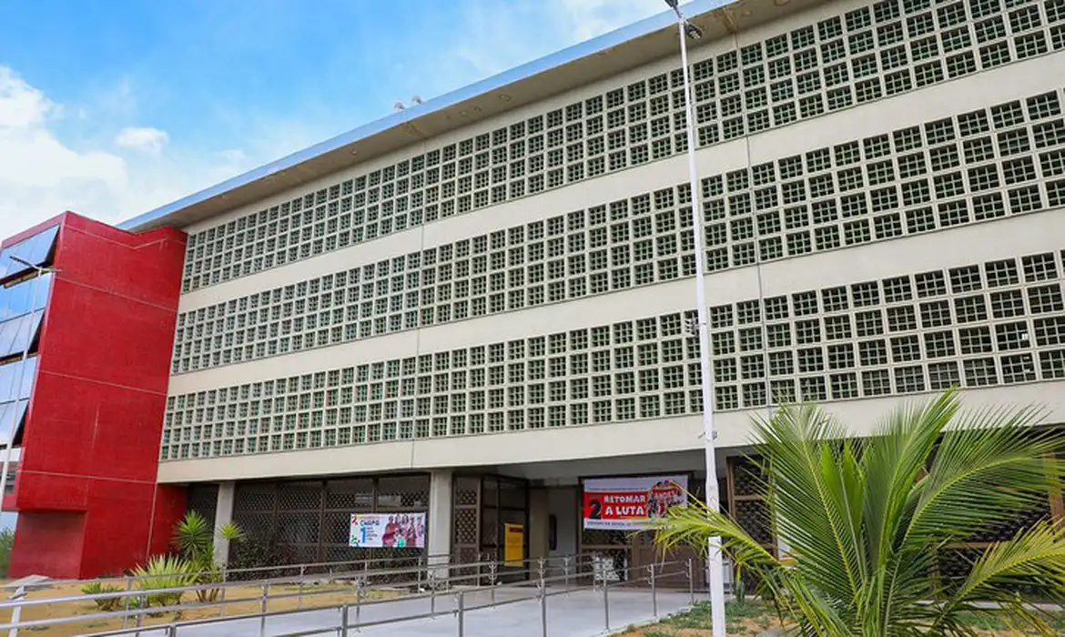 Justiça libera curso de medicina para assentados e quilombolas em PE