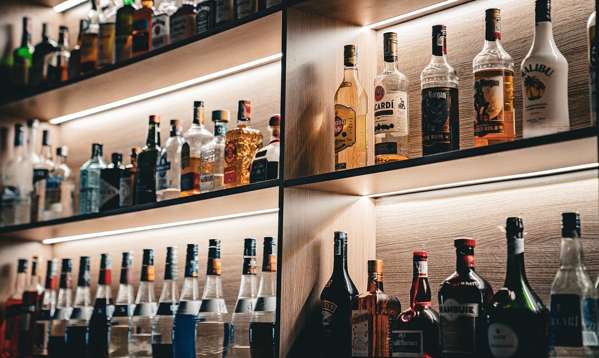 Lula sanciona aumento de pena por venda de bebida alcoólica a menores