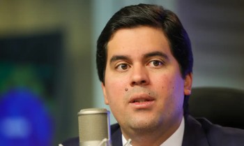 Partidos punem ministros do Esporte e Turismo por desobediência