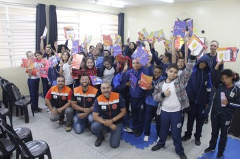 Projeto Defesa Civil nas Escolas prepara alunos para agir em emergências