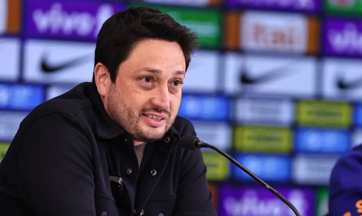 Arthur Elias convoca seleção para amistosos contra Inglaterra e Itália